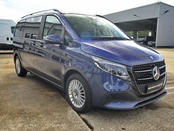 Mercedes V 220 - 4