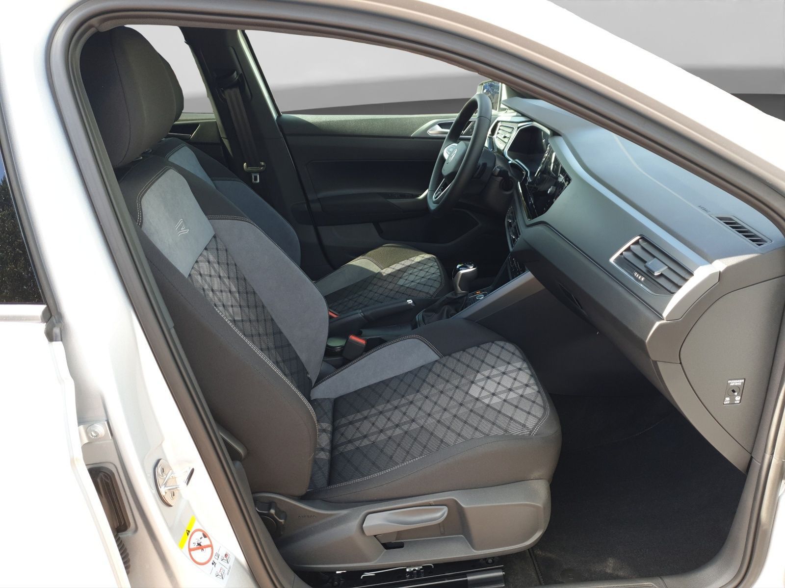 Volkswagen Polo 1.0 TSI DSG R-LINE LM17 KAMERA SITZHZ CLIMA foto 4