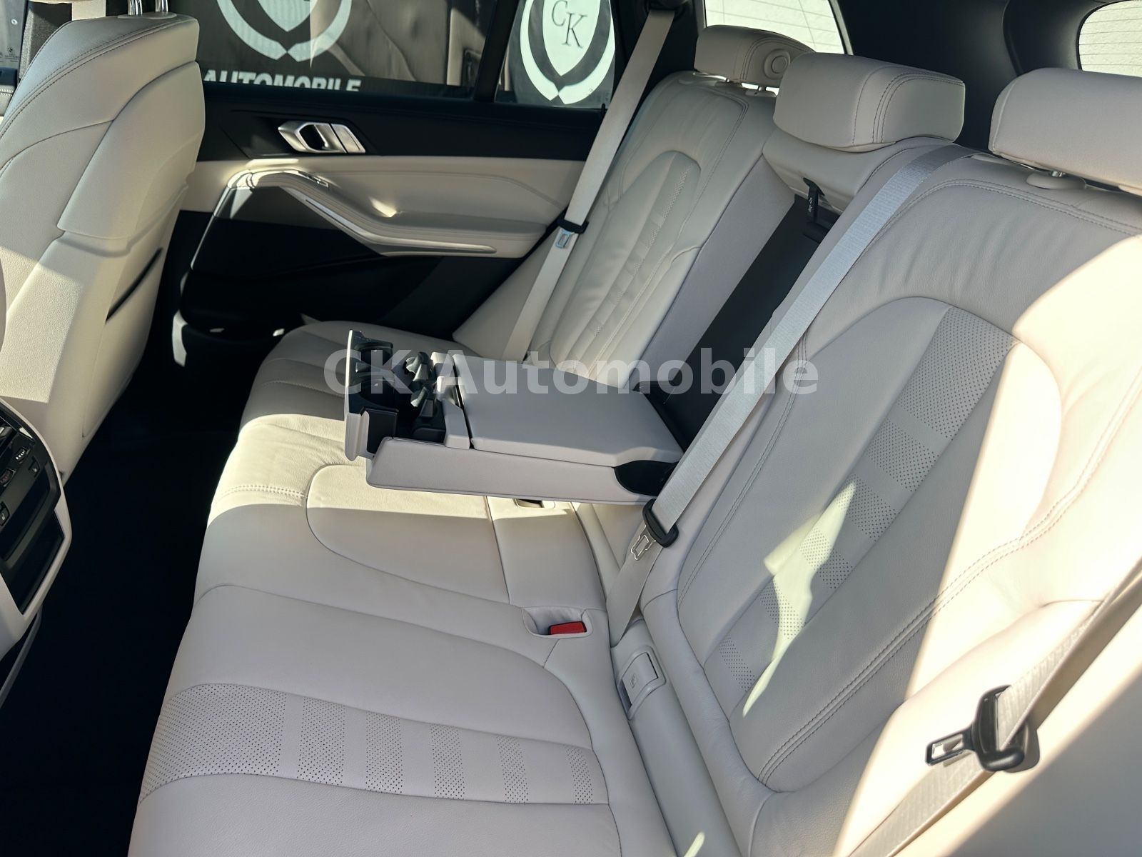 Fahrzeugabbildung BMW X5 xDrive 30d M-Sport/Navi/Head-Up/LED/22 Zoll