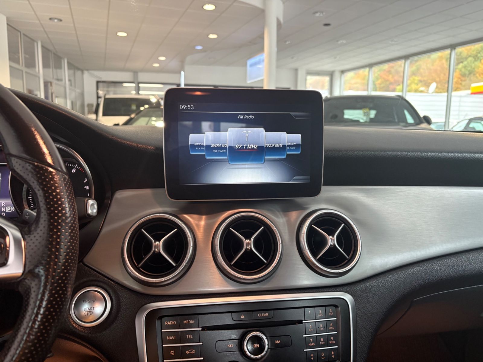 Fahrzeugabbildung Mercedes-Benz CLA 200 *AMG-Line*