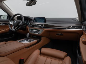 Fahrzeugabbildung BMW 730d xDr LED ACC HUD HI-FI DAB Kamera 360°