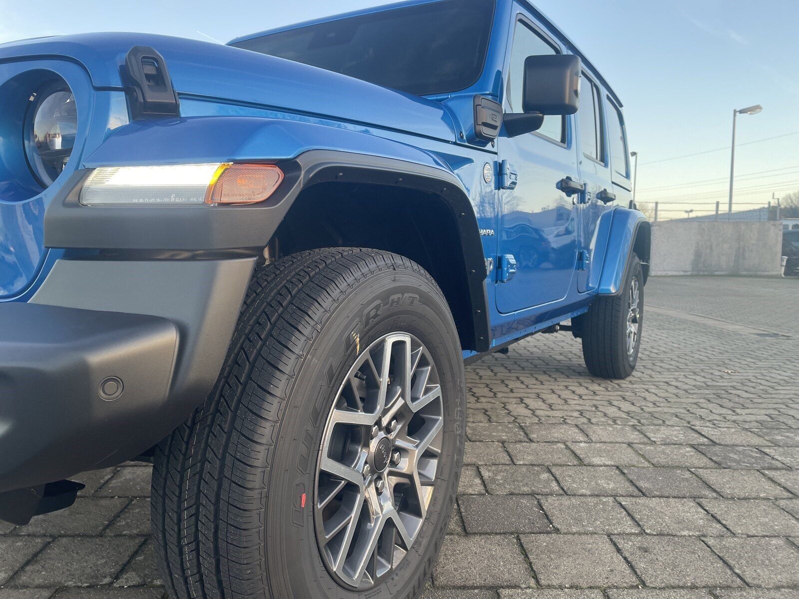 Fahrzeugabbildung Jeep Wrangler 2.0 4xe Unlimited Sahara Automatik SOFO