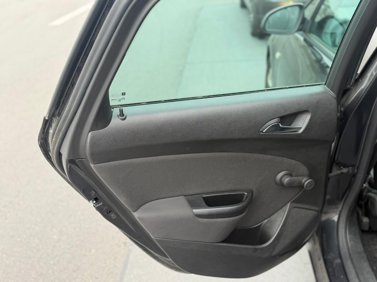 Opel Astra 2015 — photo 15