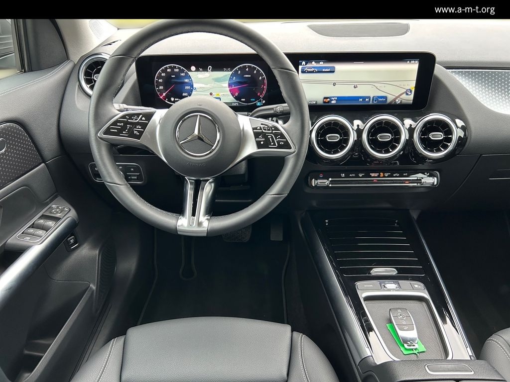 MERCEDES-BENZ GLA 200