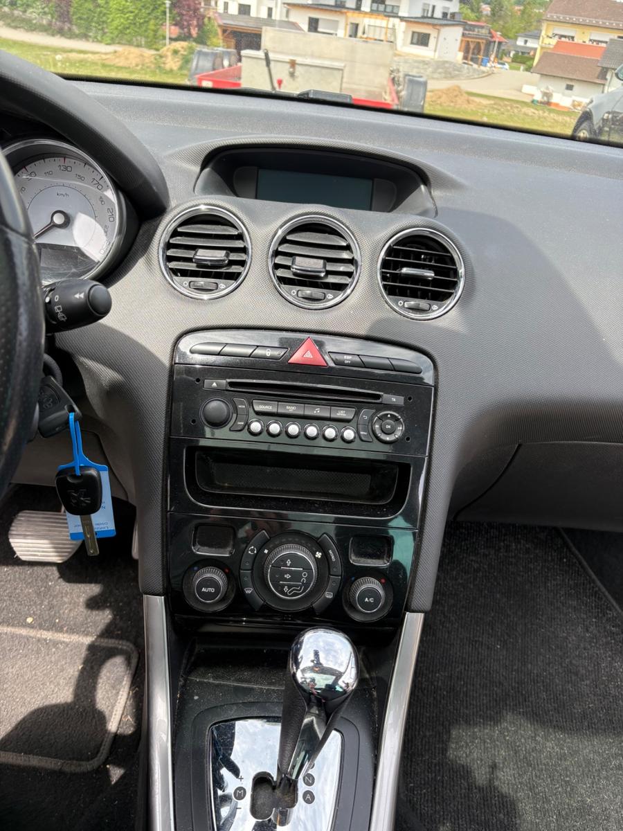 Peugeot 308 2013 — photo 8