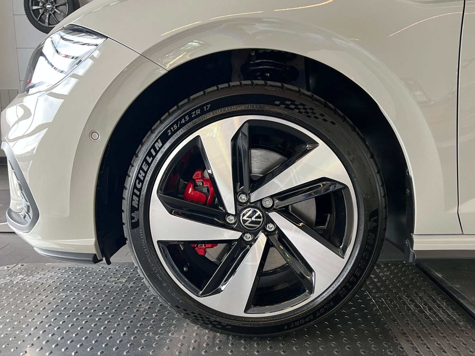 Fahrzeugabbildung Volkswagen Polo GTI 2.0 TSI DSG *IQ.Light, ACC, Ready2Disco