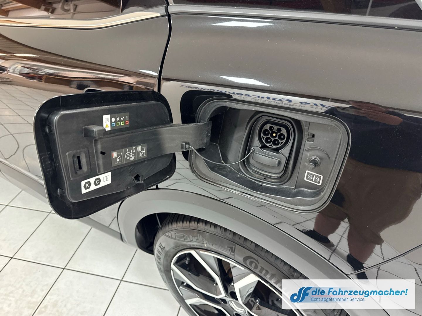 Fahrzeugabbildung Citroën C4 e - Shine HUD Navi 360 Kamera LED Apple CarPl