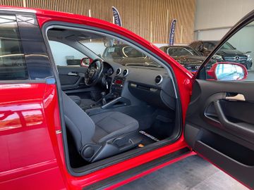 Audi A3 2.0 TDI Attraction*TÜV1226*Klima*Schiebedach