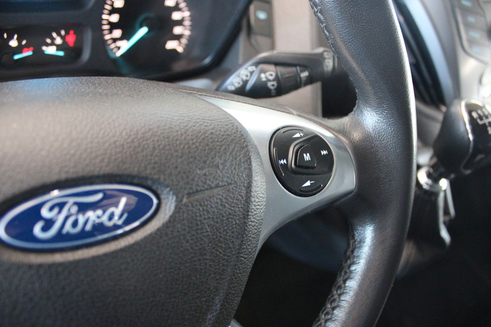Fahrzeugabbildung Ford Transit Custom Kombi TREND 9-Si Doppelklima AHK