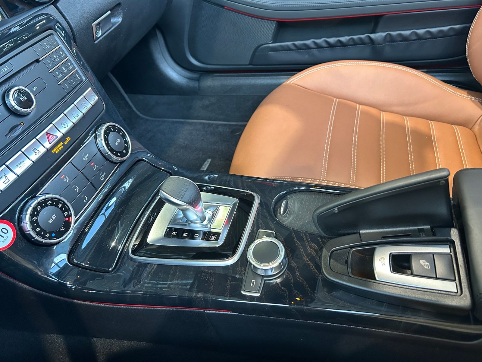 Fahrzeugabbildung Mercedes-Benz SLC 300 H/K RFK LED NAVI