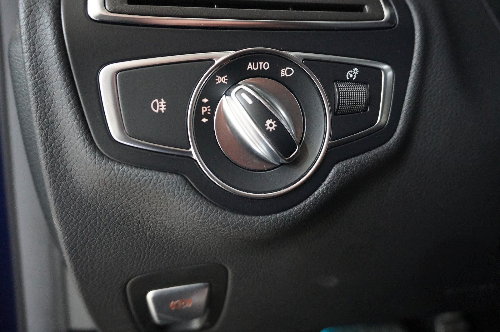 Fahrzeugabbildung Mercedes-Benz C 200 T AMG LINE 9G-TRONIC NAVI/LED/PANO./SPORT