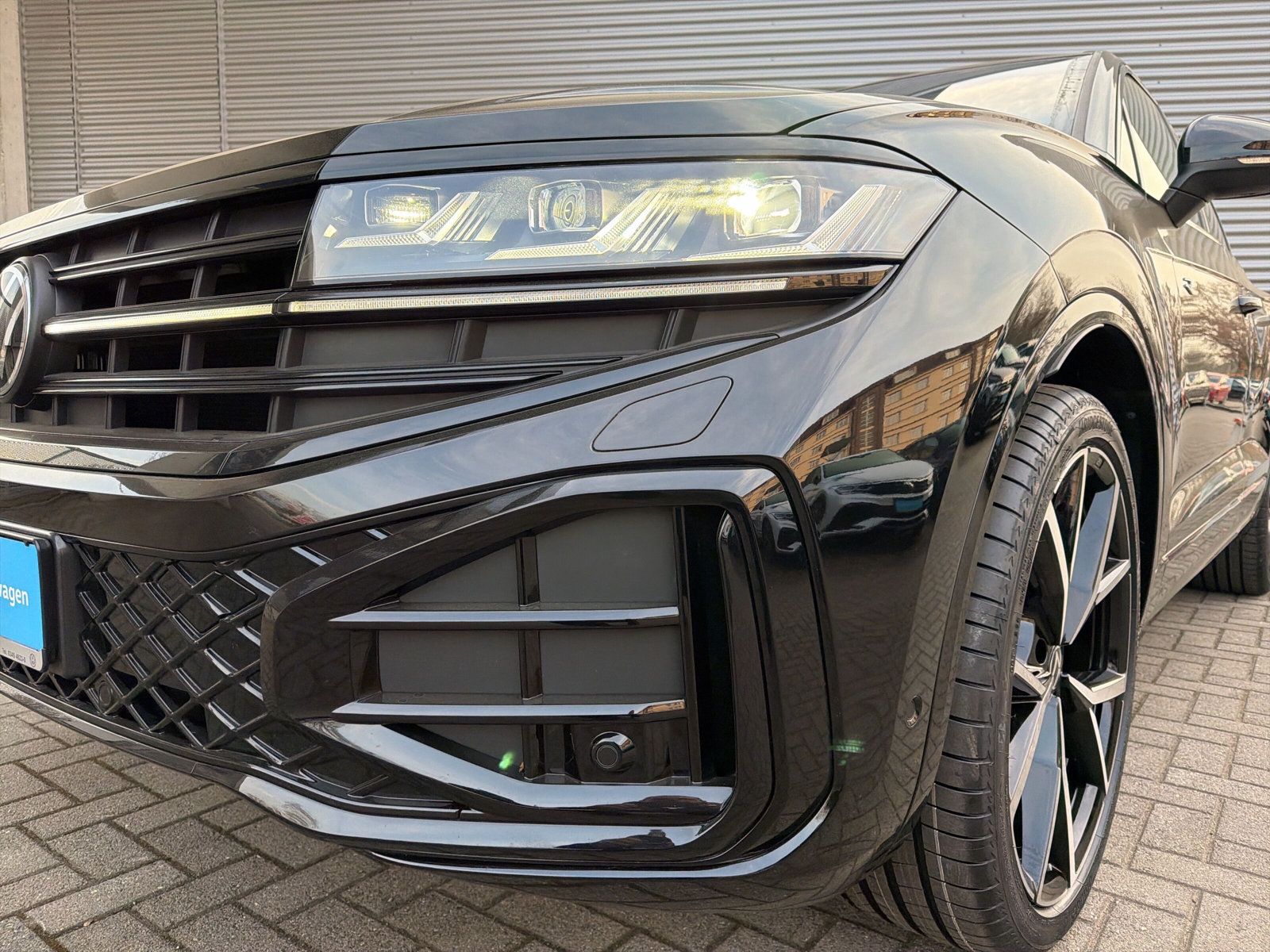 Fahrzeugabbildung Volkswagen Touareg 3.0 TDI 4M R-Line PANO STANDHZG AHK 22"