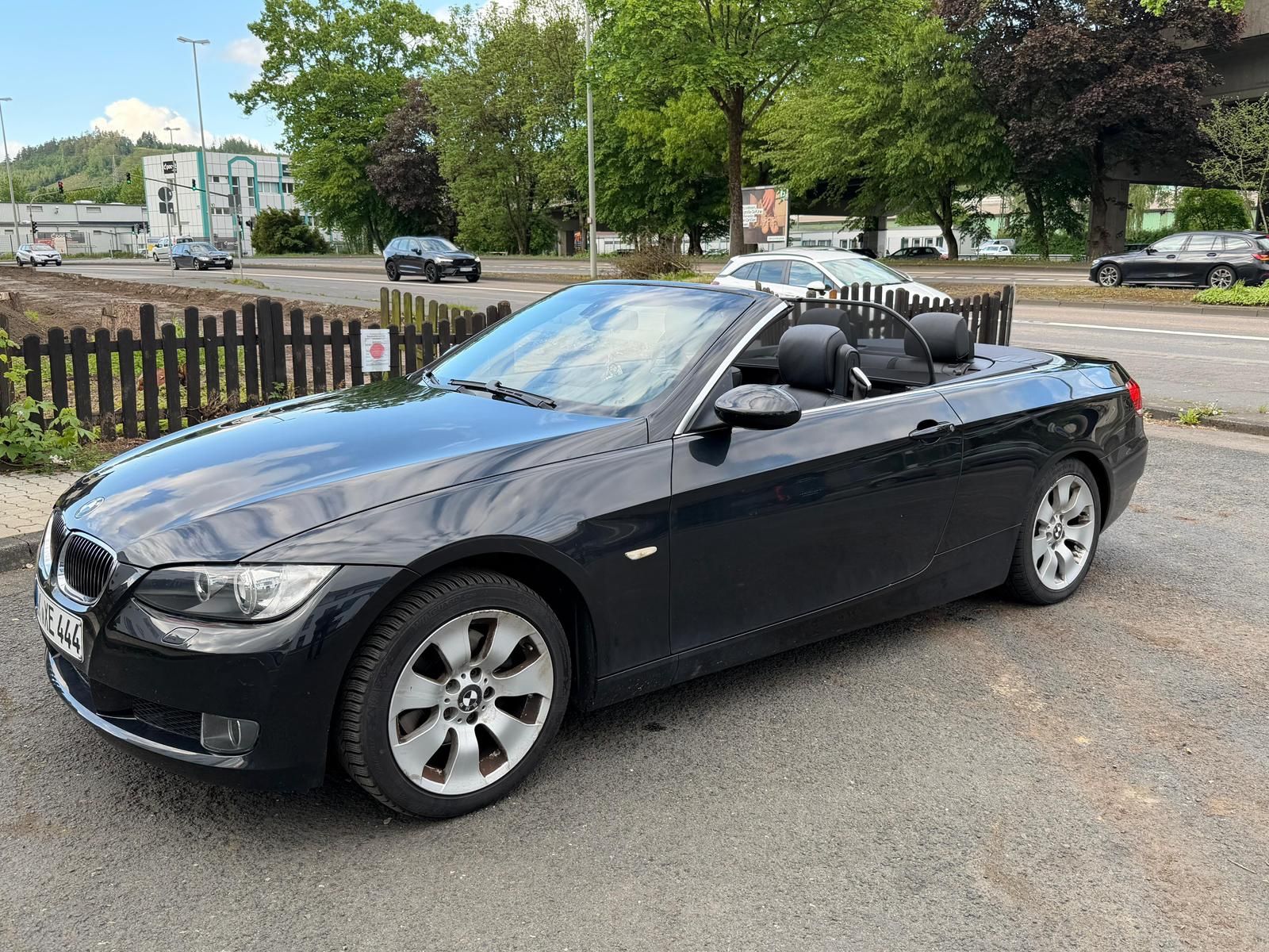 Fahrzeugabbildung BMW 320 3 Cabrio 320i