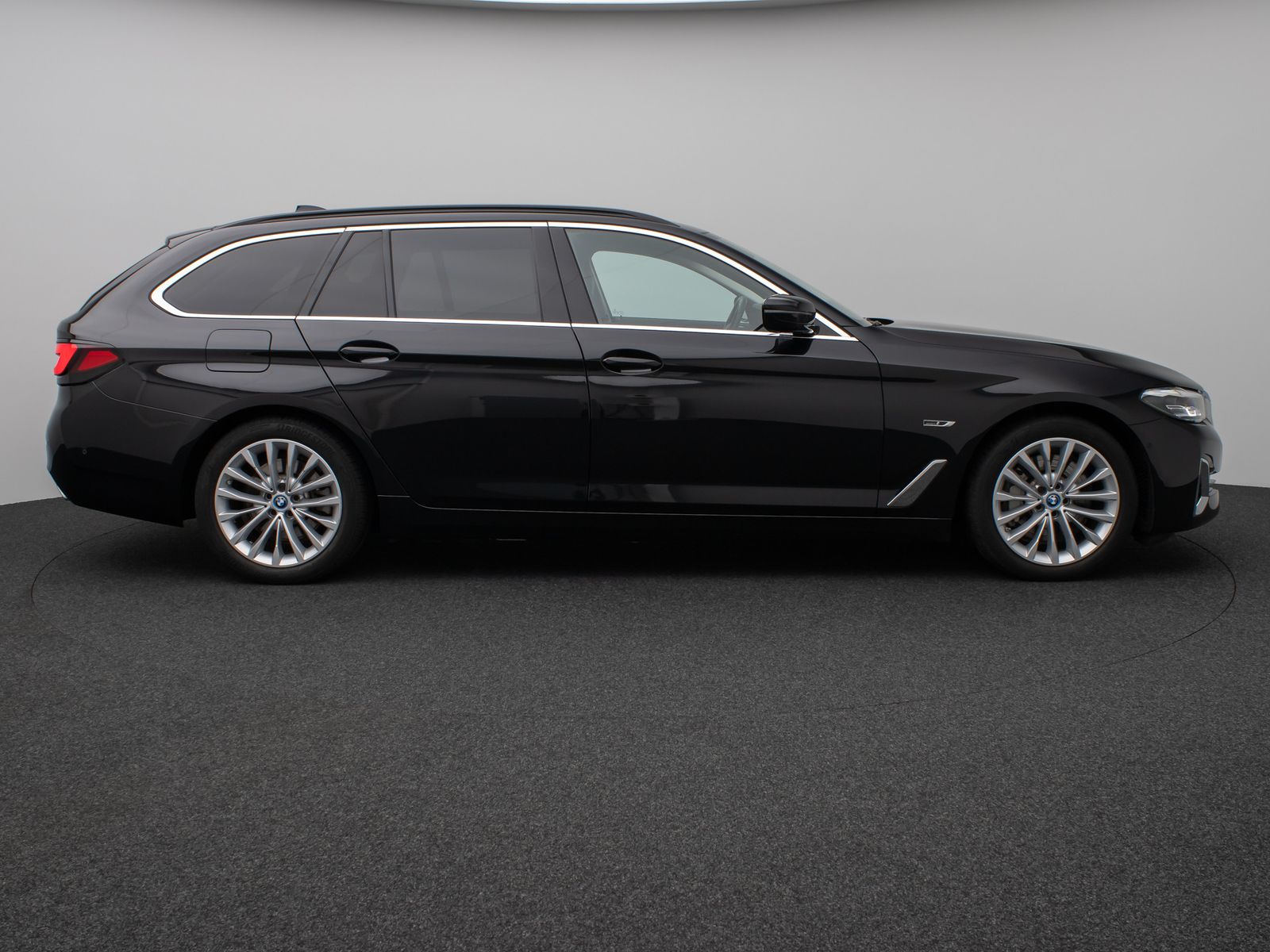 Fahrzeugabbildung BMW 530e xD Luxury Line Kamera HUD DAB HiFi Sport