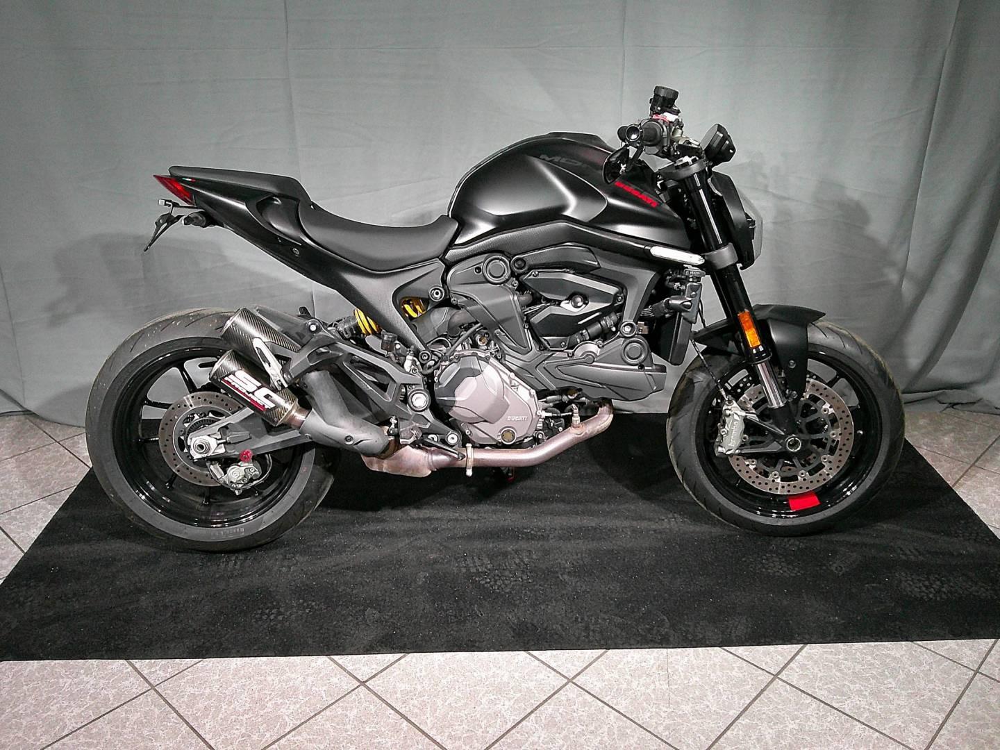 Ducati Monster 937 Dark Stealth, 1. Hand, SC Project