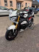 Triumph Speed Triple R - SPEED TRIPLE