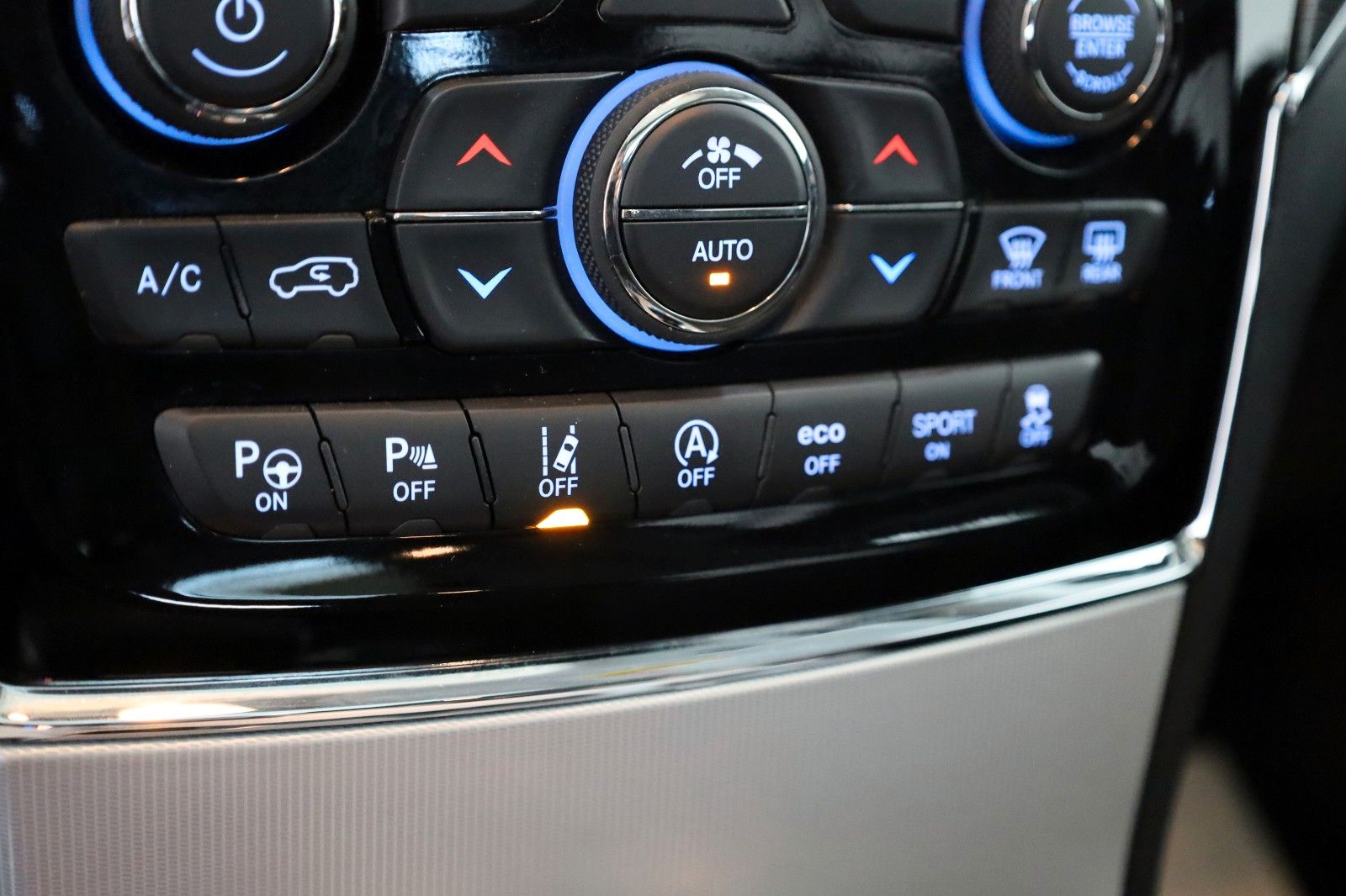 Fahrzeugabbildung Jeep Grand Cherokee 3.0CRD Summit Leder,Navi,Panorama