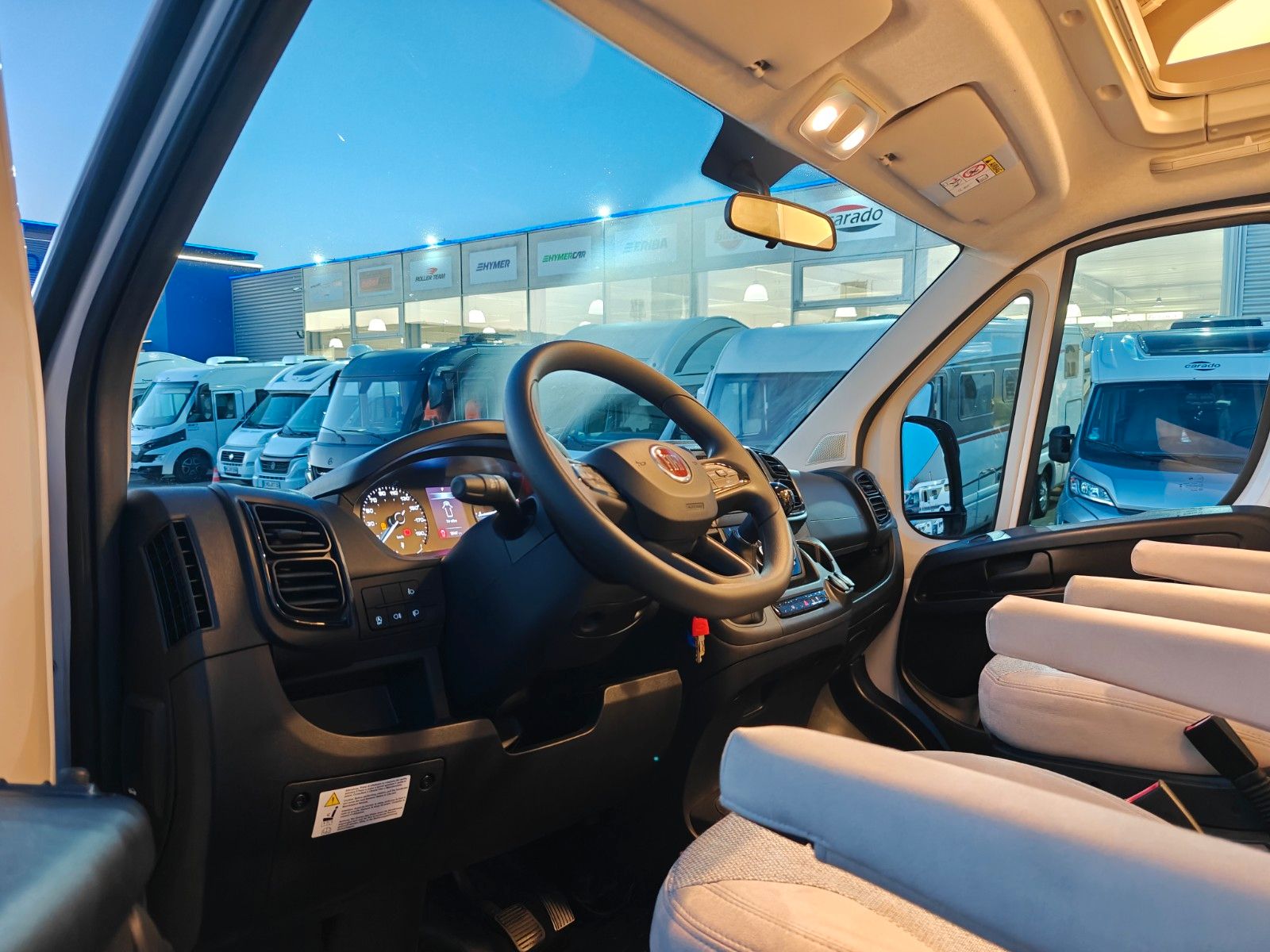 Fahrzeugabbildung Carado T-135 - SAT, TV, 2x Batterie, Solar, Automatik!