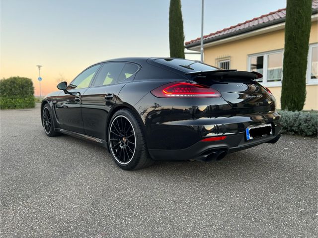 Porsche Panamera GTS Facelift Nightpacket