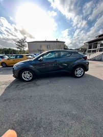 Toyota C-HR - 4