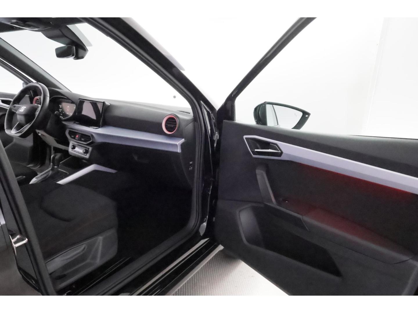 SEAT Arona 1.5TSI DSG FR+LED+NAVI+KAMERA+CARPLAY, миниатюра 18
