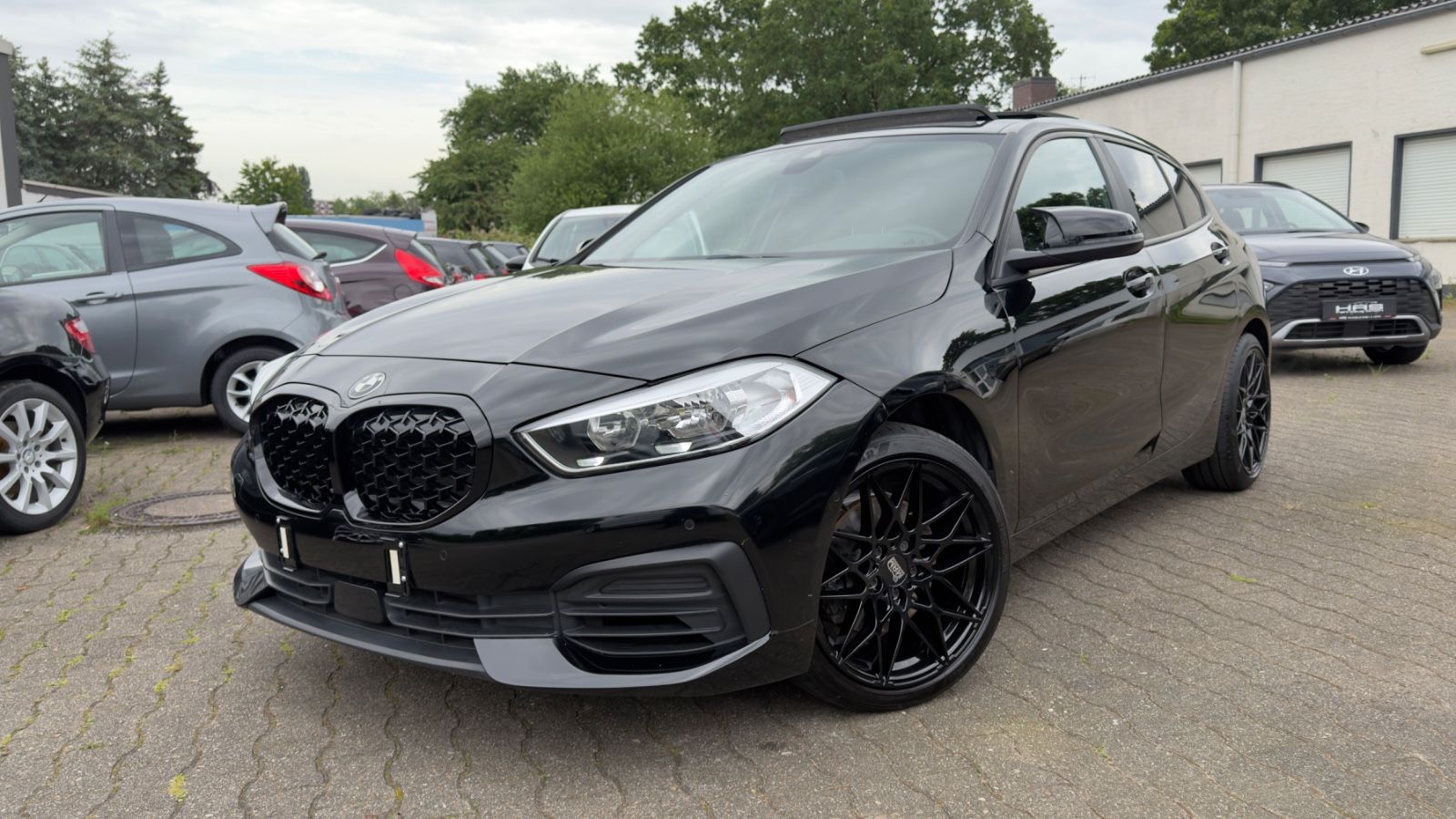 BMW 118i Limo Advantage / Pant-Alu-CarPlay /