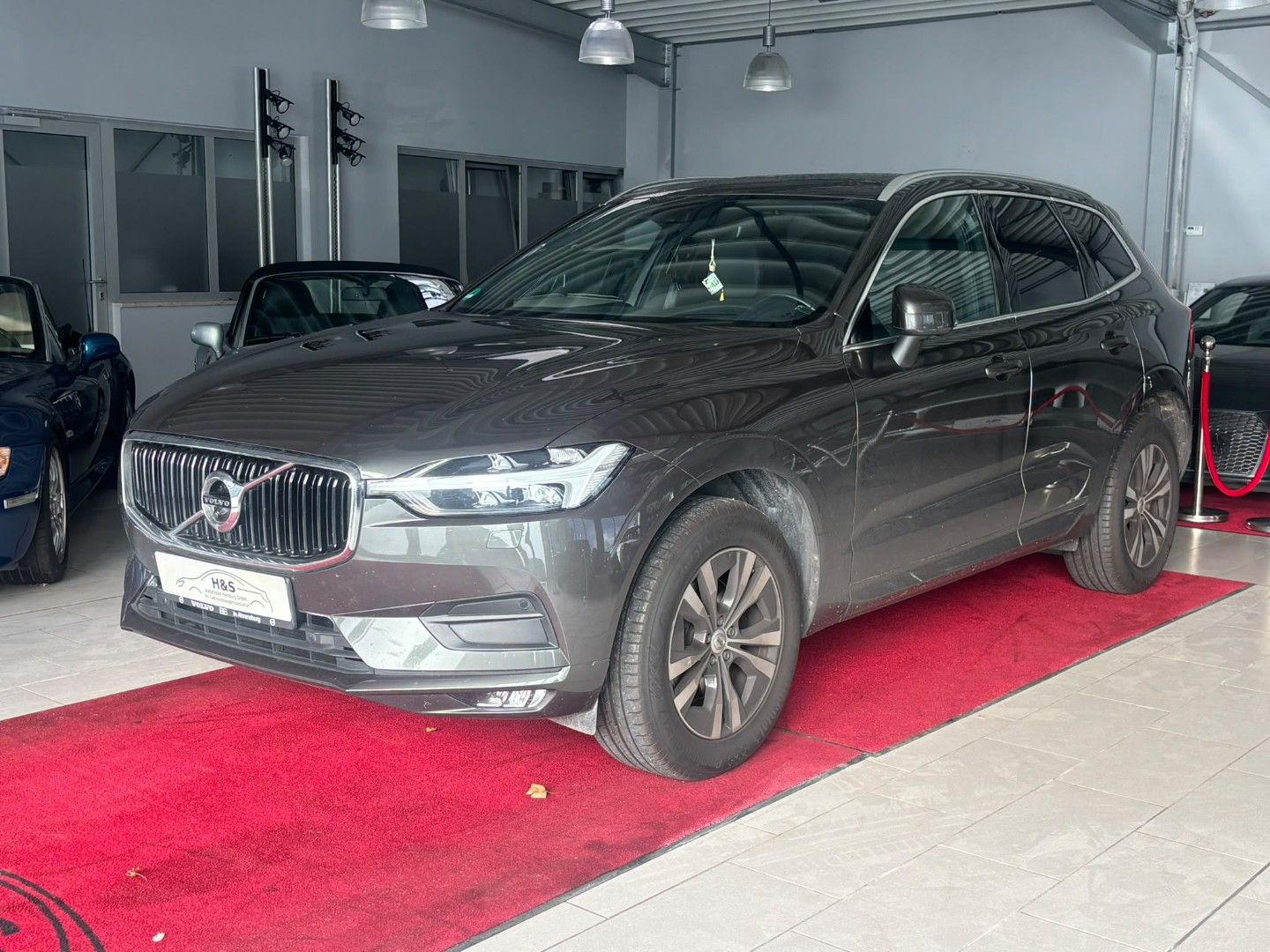 Volvo XC60 Momentum Pro 2WD *HUD/H&KPANO* imagem 2