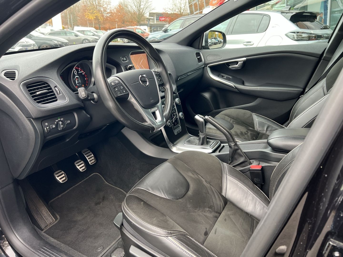 Fahrzeugabbildung Volvo V40 R-Design T2 2.0 Navi Leder LED Sperrdiff. Kl