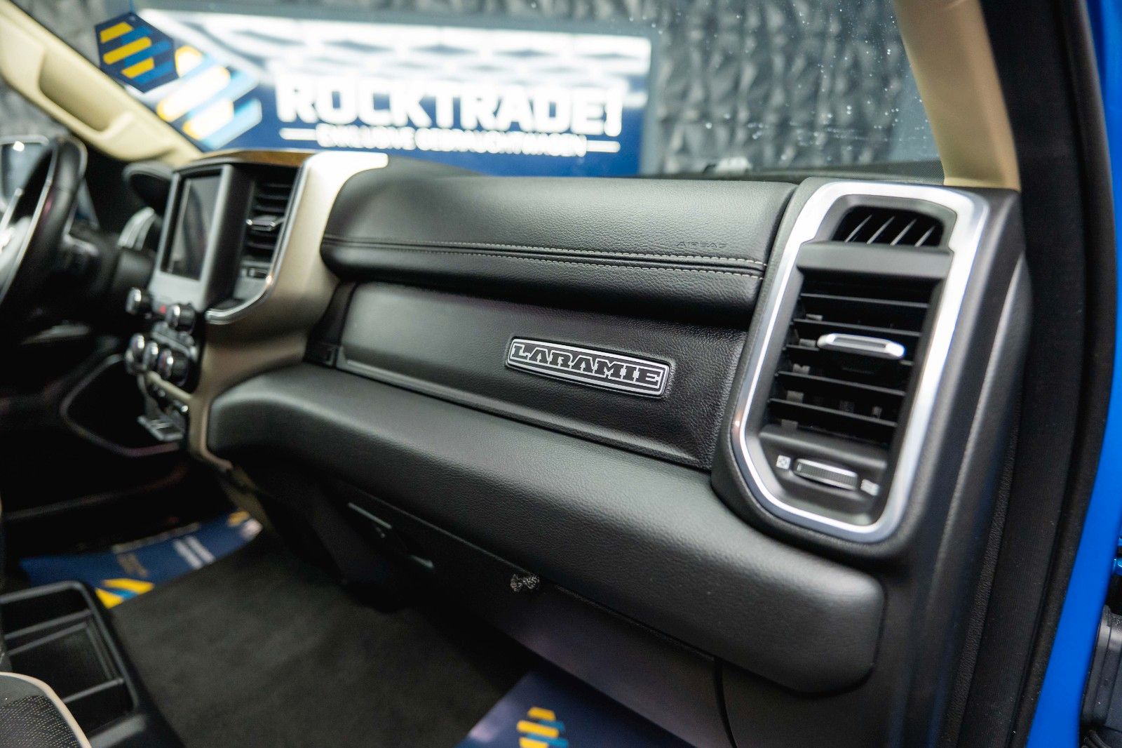 Fahrzeugabbildung Dodge RAM 5.7 V8 HEMI 4x4 LARAMIE Offroad Night LED