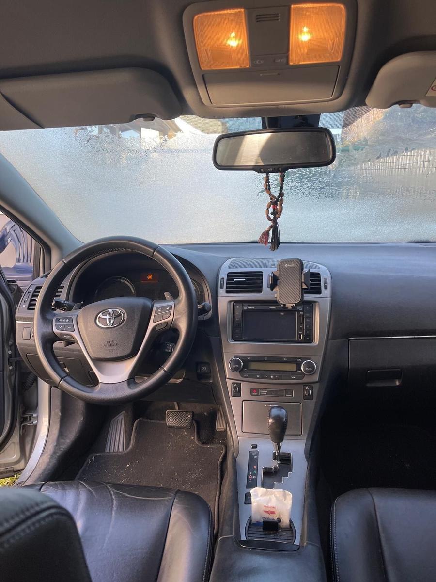 Toyota Avensis 2010 — photo 13