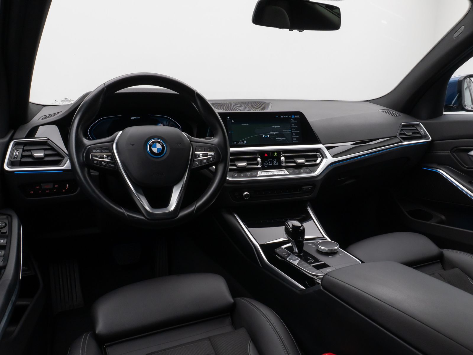 Fahrzeugabbildung BMW 330e Sport Line Kamera Laser HUD DAB Komfort