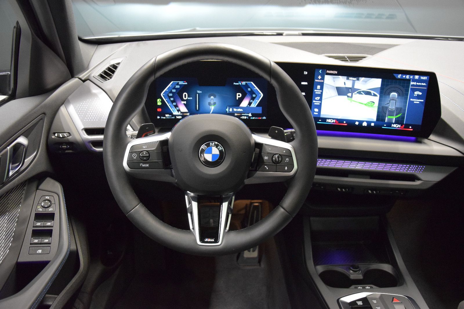 Fahrzeugabbildung BMW 120i M Sport Panorama Alcantara AHK Kamera DSC