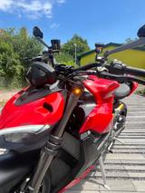 Ducati Streetfighter V2 - DUCATI ST2