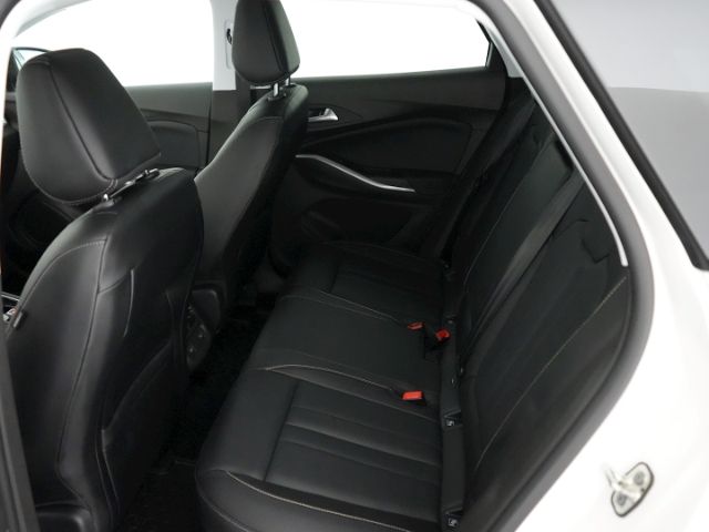 Grandland ELEGANCE AT+LED MATRIX+NAVI+360 GRAD K