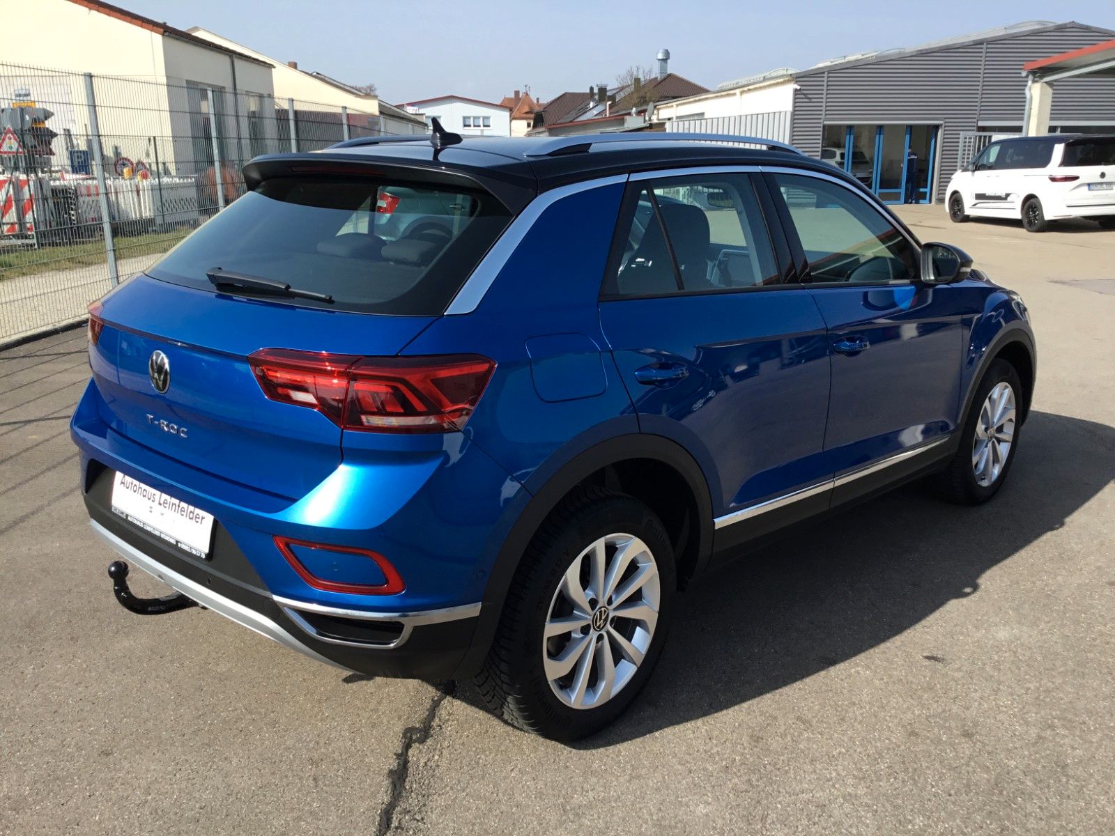 Fahrzeugabbildung Volkswagen T-Roc 1.5 TSI DSG Style+AHK+LED+ACC+17"+Kamera