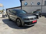 Volkswagen Tiguan 2.0 BiTDI SCR DSG 4MOTION Adva - Volkswagen Tiguan mit Diesel-Antrieb: Kombi, Automatik