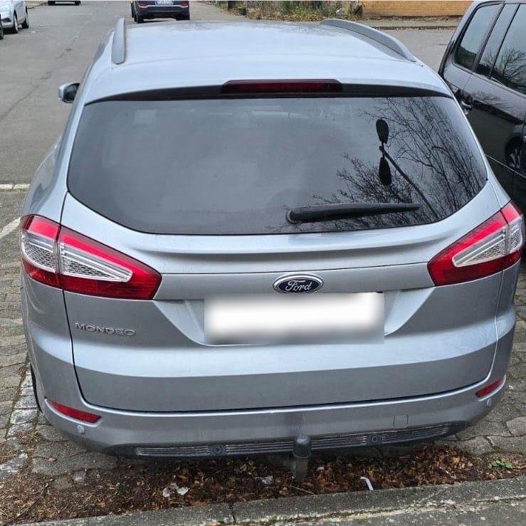 Ford Mondeo 2014 — rear view