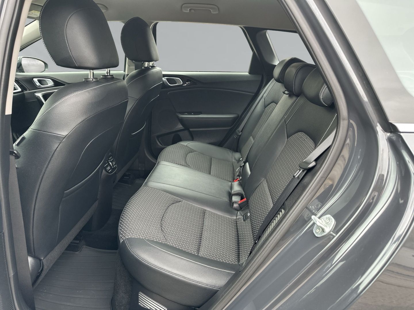 Fahrzeugabbildung Kia Ceed_sw 1.6 Plug-in Hybrid Spirit + Navi + Klima