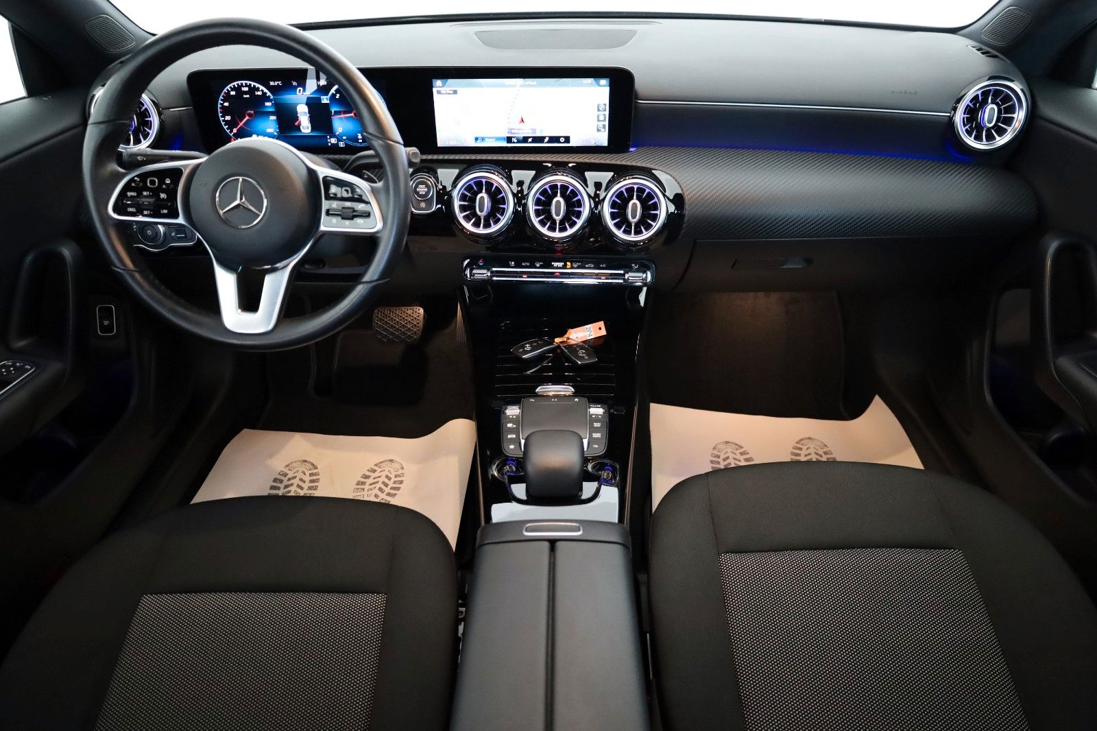 Fahrzeugabbildung Mercedes-Benz CLA 200d Coupé Navi,LED,Kamera,Park-Paket,Apple