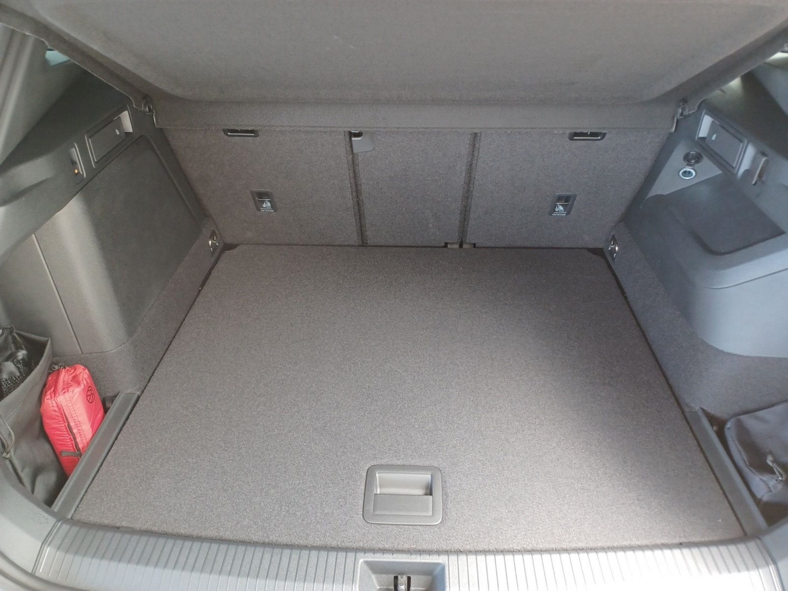 Fahrzeugabbildung Volkswagen Tiguan 1.5 eHybrid DSG R-Line AHZV, Matrix LED