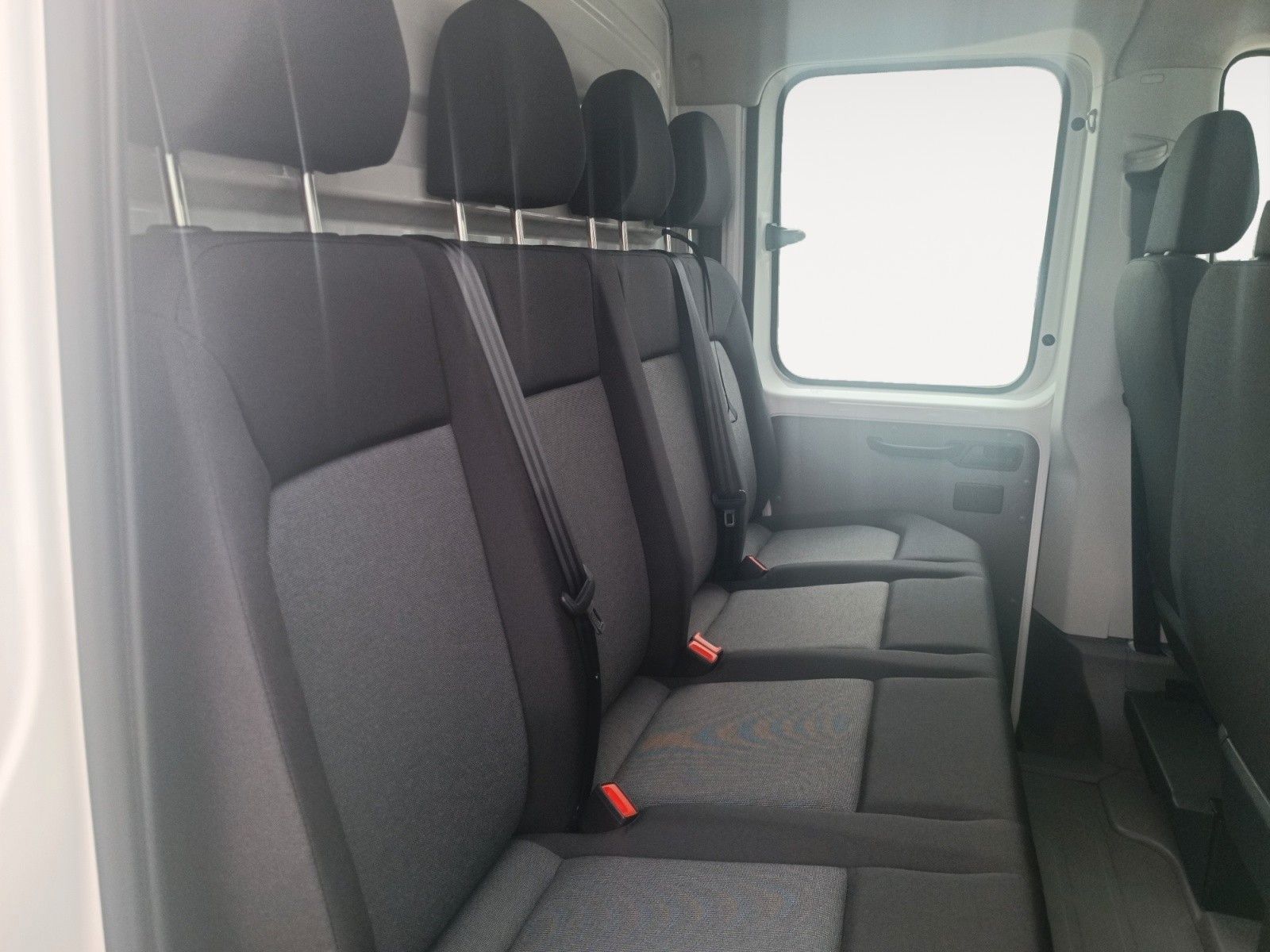 Fahrzeugabbildung Volkswagen Crafter 35 TDI 4MOTION Aut *7Sitze*DIFF*AHZV*RFK