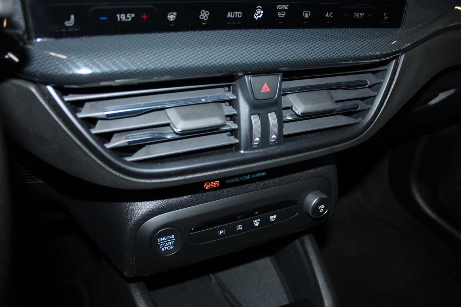 Fahrzeugabbildung Ford Focus ST-LINE Turnier Automatik LED NAVI CAM AHK
