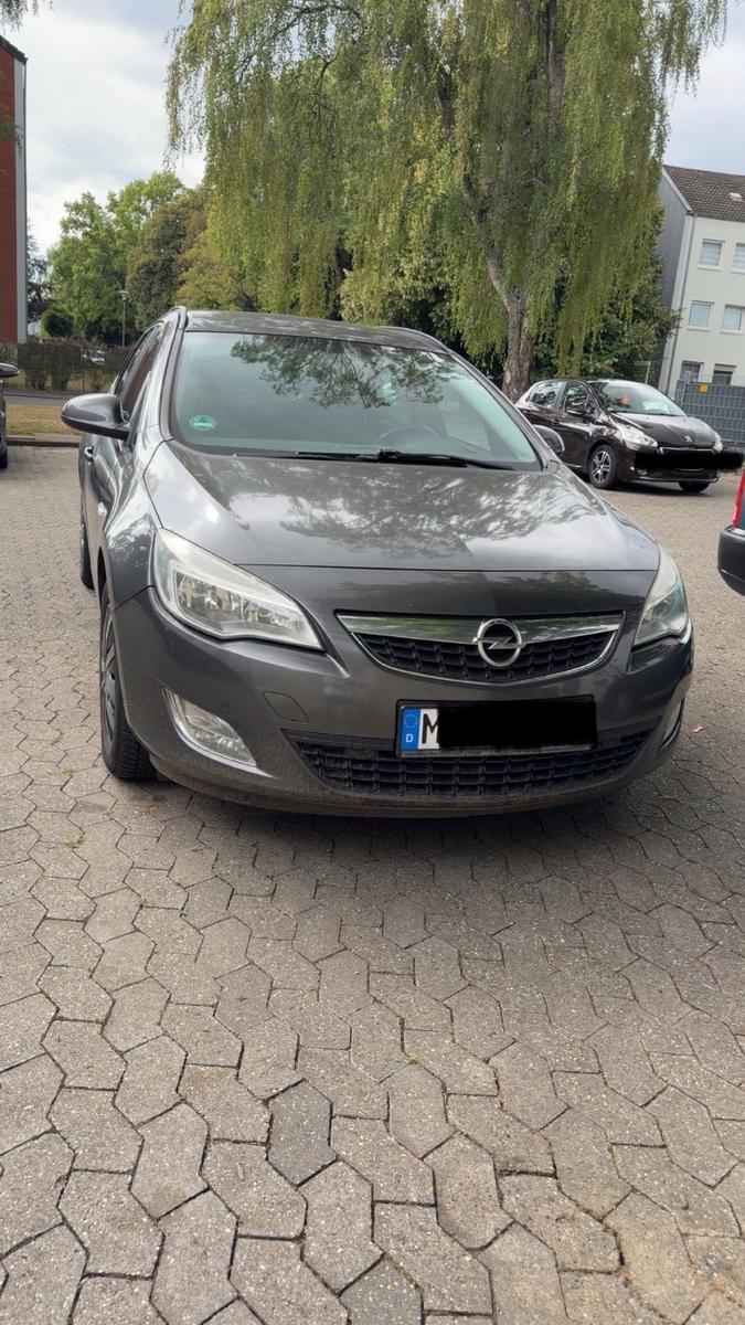 Opel Astra, 2011