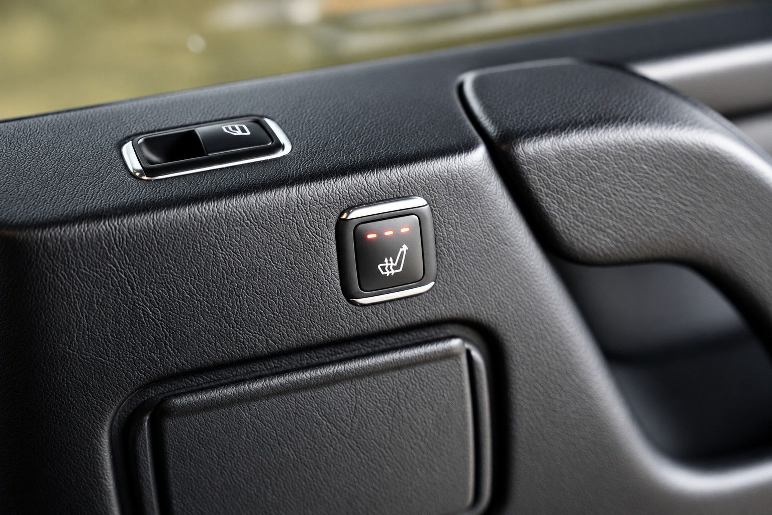 Fahrzeugabbildung Mercedes-Benz G 350 d*AMG*S-Dach*HarmanKardon*Memory*Sitzklima