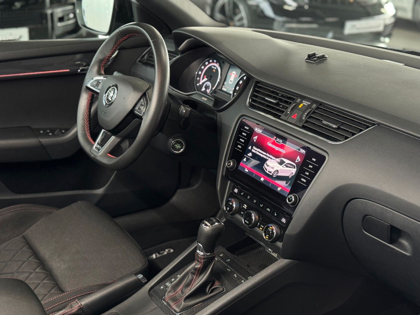 Fahrzeugabbildung SKODA Octavia Combi 2.0 TDI RS 4x4   "ACC Park-Paket"