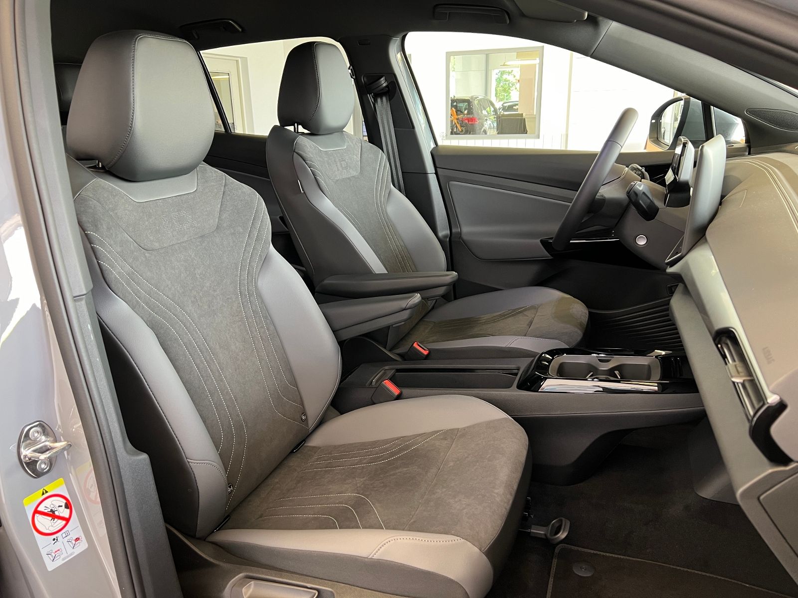 Fahrzeugabbildung Volkswagen ID.4  Pro 210 kW (286 PS) 77 kWh *AHK, Navi*