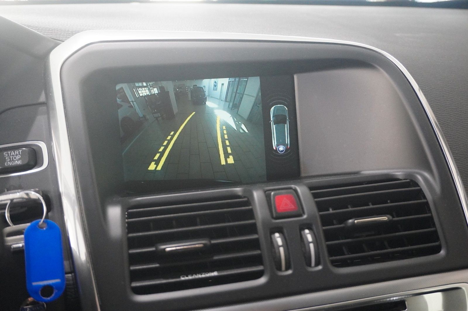 Fahrzeugabbildung Volvo XC 60 MOMENTUM 2WD NAVI/BI-XENON/SHZ/KAMERA/TEMP