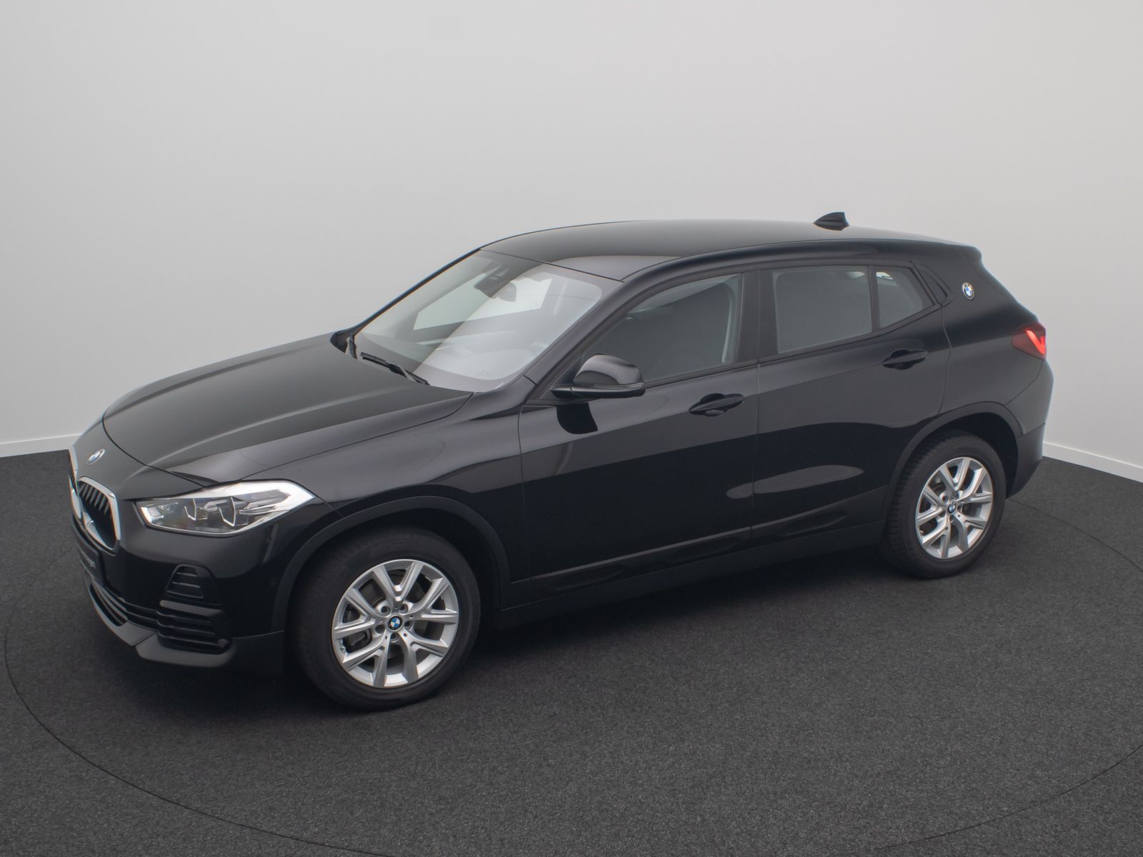 Fahrzeugabbildung BMW X2 sD18i GeschwindigReg ParkAss DAB Navi Lordos