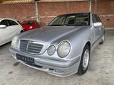 Mercedes-Benz E -Klasse Lim. E 240/AUT/PDC/S-Heft/ Klima/ - gebrauchte Mercedes-Benz E 240 aus dem Jahr 2000