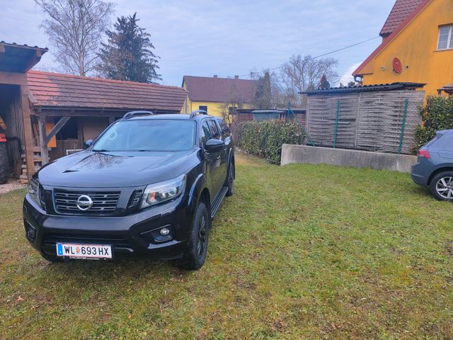 Nissan Navara NP300 N-Guard Double Cab 4x4